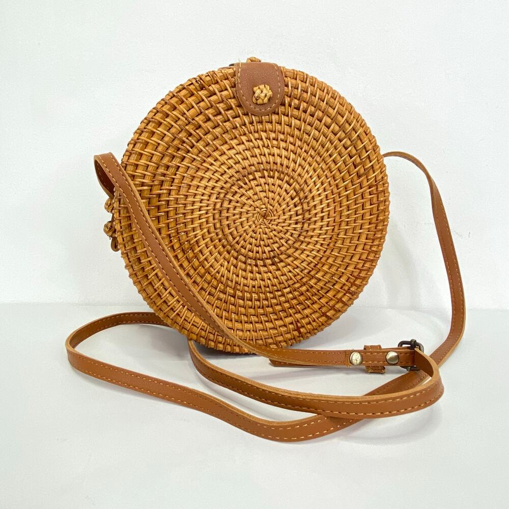 Rattan Crossbody Bag Round Clamshell Opening w/ Floral Lining Beachy Resort Wear